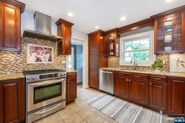 9 Hamilton Terrace, Montclair, NJ 07043