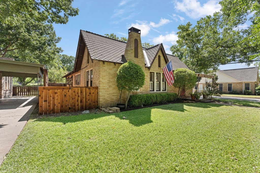 115 Bellevue Drive, Cleburne, TX 76033 — photo 2