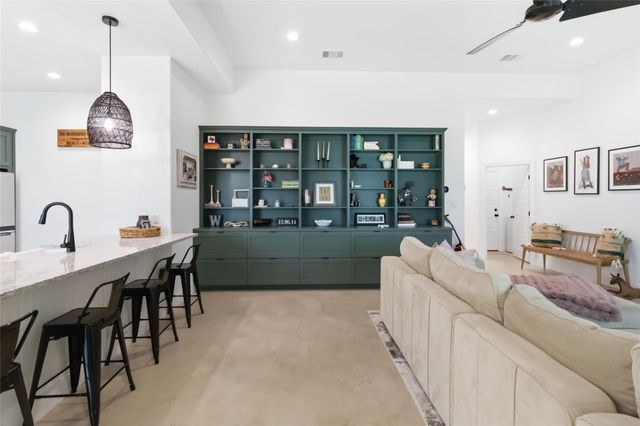 178 Waikakaaua DR, Bastrop, TX 78602