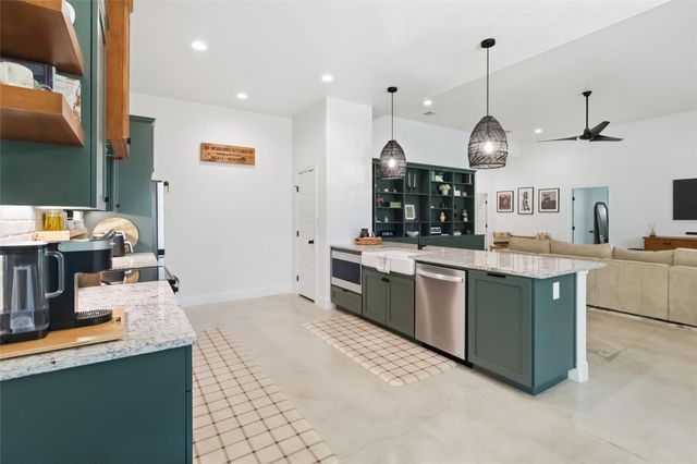 178 Waikakaaua DR, Bastrop, TX 78602