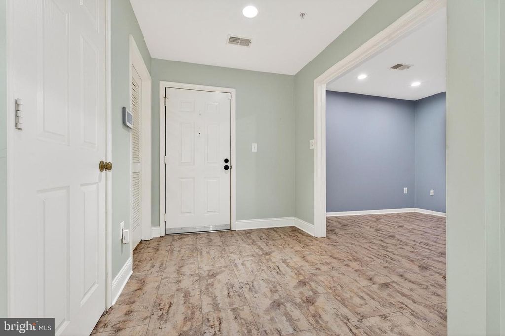 Image 10 of property listing at 4500 CHAUCER WAY #101, Owings Mills, MD 21117