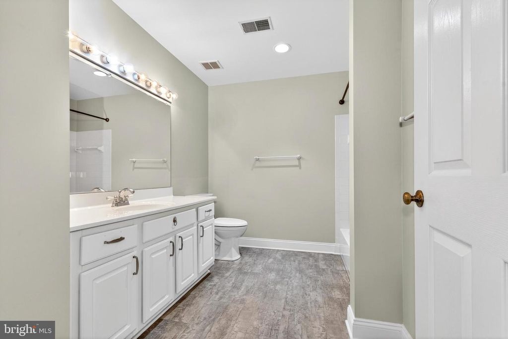 Image 14 of property listing at 4500 CHAUCER WAY #101, Owings Mills, MD 21117
