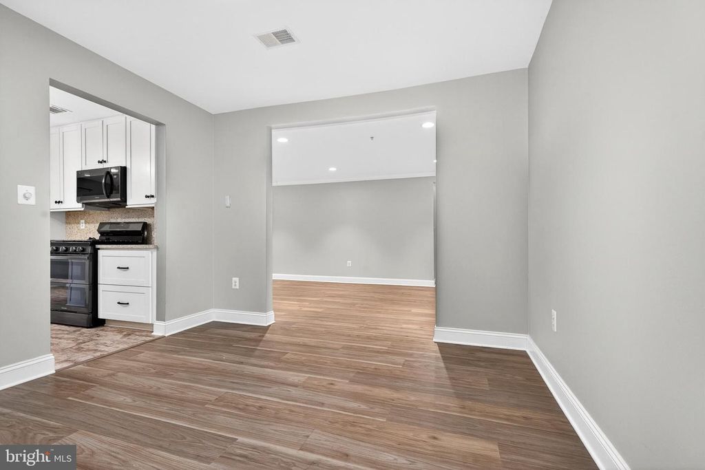 Image 4 of property listing at 4500 CHAUCER WAY #101, Owings Mills, MD 21117