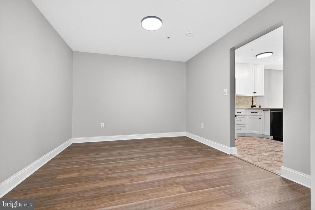 Image 5 of property listing at 4500 CHAUCER WAY #101, Owings Mills, MD 21117