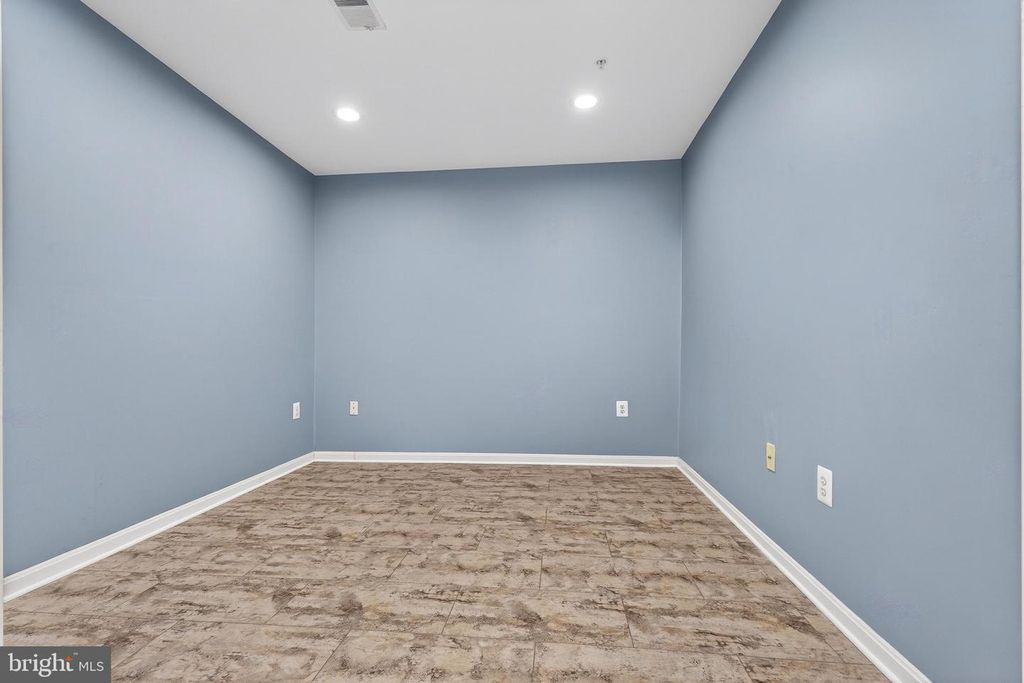 Image 6 of property listing at 4500 CHAUCER WAY #101, Owings Mills, MD 21117