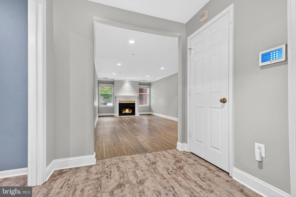 Image 8 of property listing at 4500 CHAUCER WAY #101, Owings Mills, MD 21117