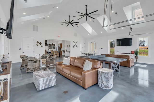 233 Champaign Pvt Drive, Hendersonville, TN 37075