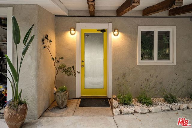 7272 Caverna Drive, Los Angeles, CA 90068