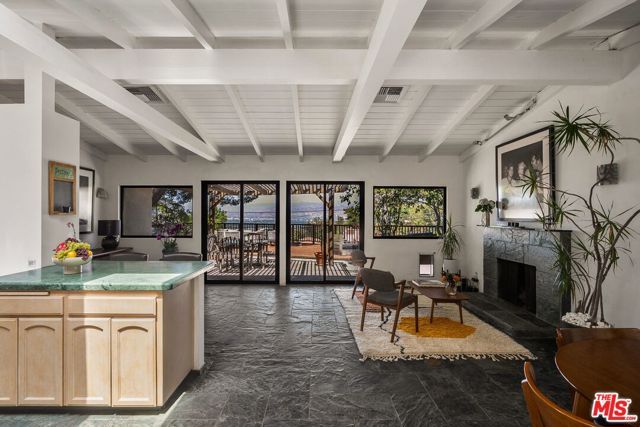 7272 Caverna Drive, Los Angeles, CA 90068