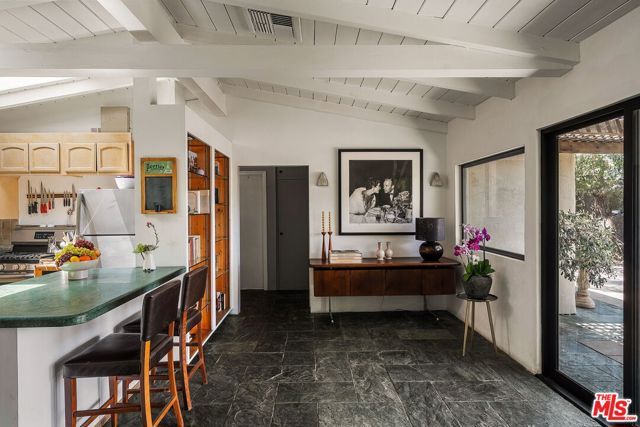 7272 Caverna Drive, Los Angeles, CA 90068