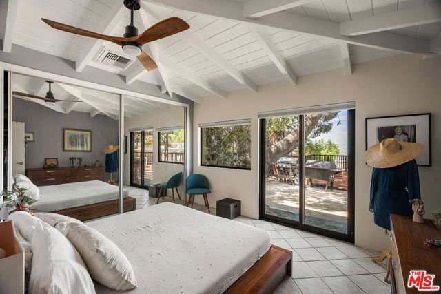 7272 Caverna Drive, Los Angeles, CA 90068