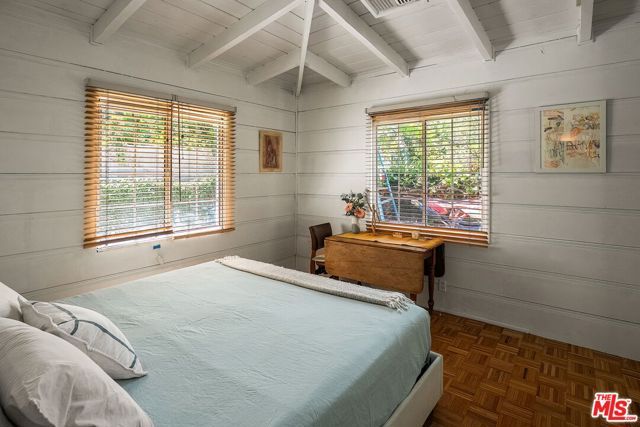 7272 Caverna Drive, Los Angeles, CA 90068