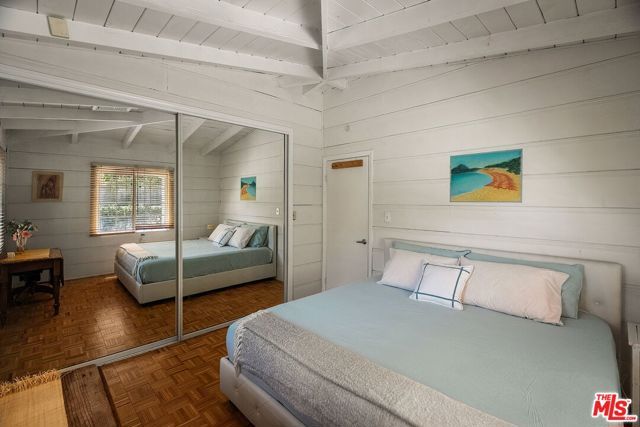 7272 Caverna Drive, Los Angeles, CA 90068