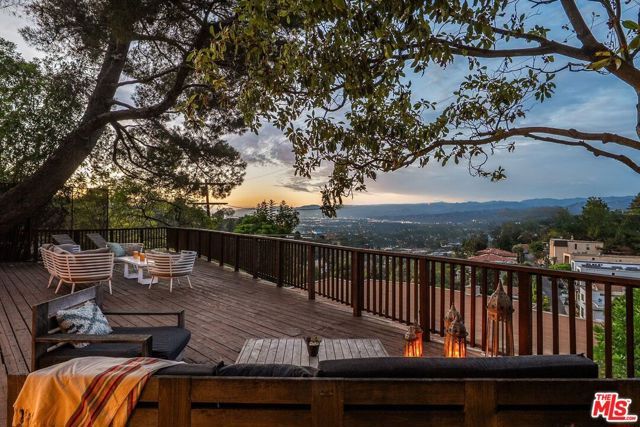 7272 Caverna Drive, Los Angeles, CA 90068