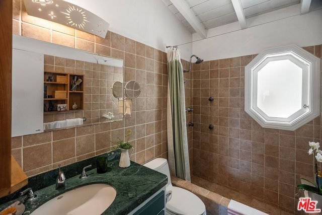 7272 Caverna Drive, Los Angeles, CA 90068