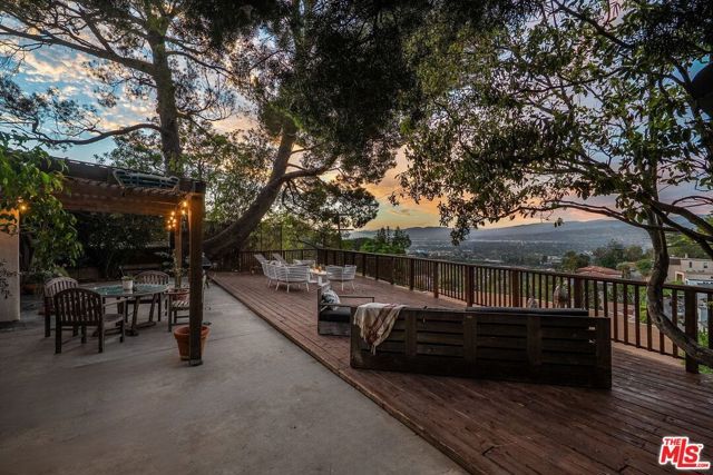 7272 Caverna Drive, Los Angeles, CA 90068
