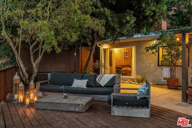 7272 Caverna Drive, Los Angeles, CA 90068
