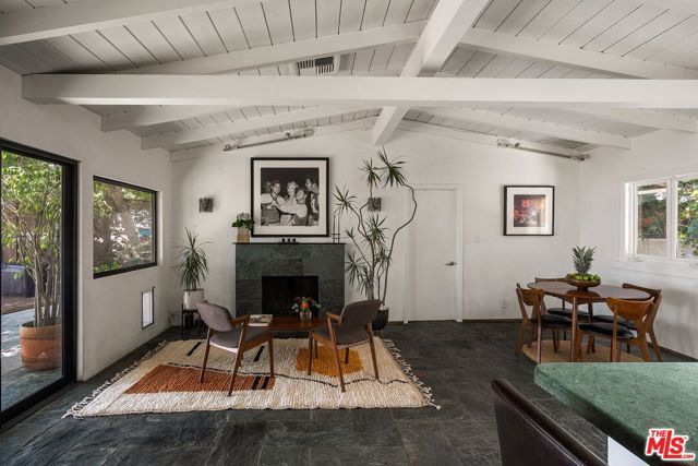 7272 Caverna Drive, Los Angeles, CA 90068