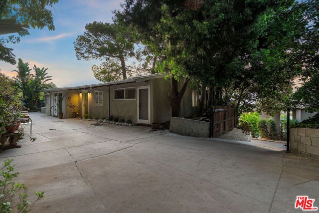 7272 Caverna Drive, Los Angeles, CA 90068