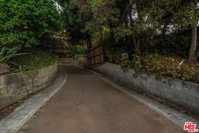 7272 Caverna Drive, Los Angeles, CA 90068