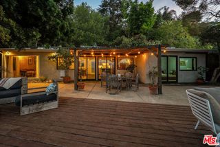 7272 Caverna Drive, Los Angeles, CA 90068