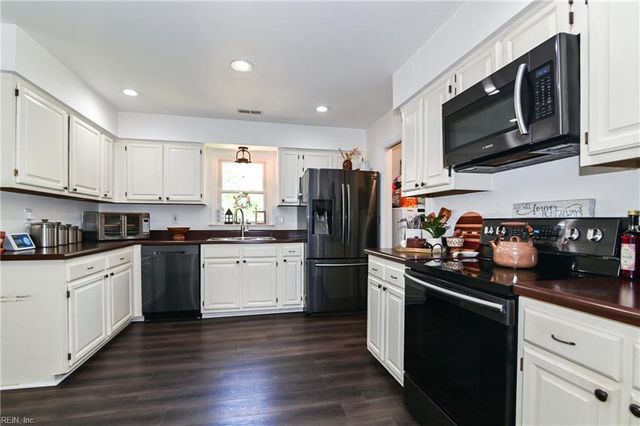 932 Bowling Green TRL, Chesapeake, VA 23320