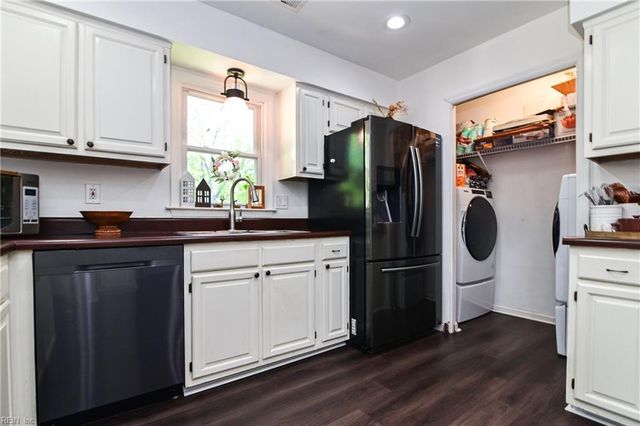 932 Bowling Green TRL, Chesapeake, VA 23320