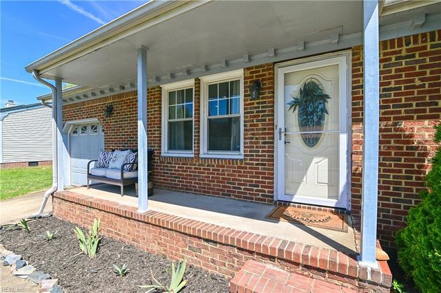 932 Bowling Green TRL, Chesapeake, VA 23320