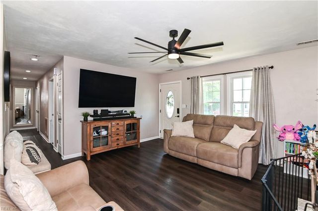 932 Bowling Green TRL, Chesapeake, VA 23320