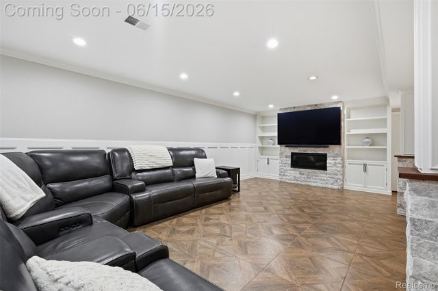 56173 Parkview Drive, Shelby Charter Township, MI 48316