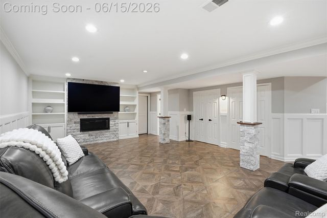 56173 Parkview Drive, Shelby Charter Township, MI 48316