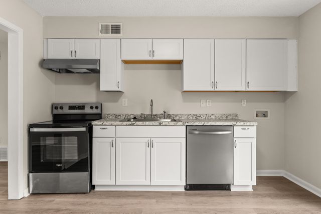 8193 CEDARBROOK DR, Southaven, MS 38671