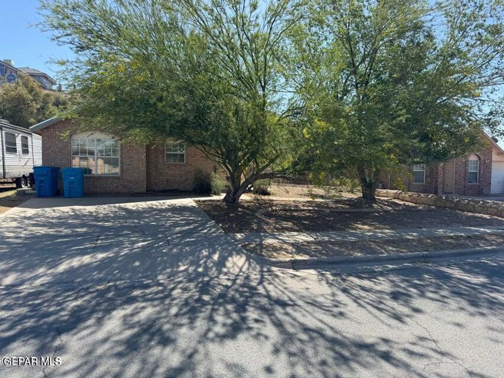 10751 Thunder Road Road, Socorro, TX 79927