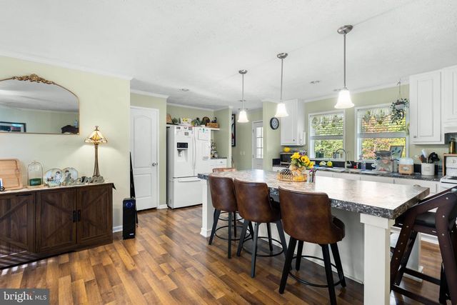 895 LONG POINT RD, Hague, VA 22469