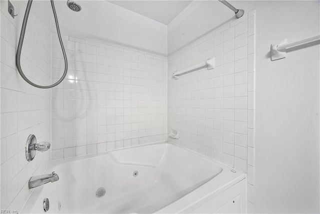 104 Camden Way Apt G, Yorktown, VA 23693