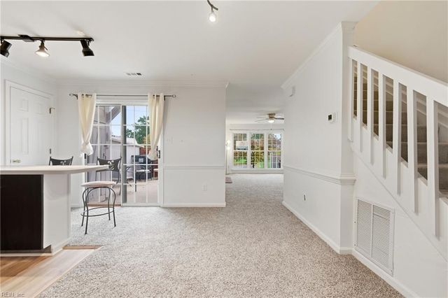 104 Camden Way Apt G, Yorktown, VA 23693