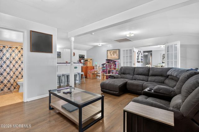 32 Brookside Drive, Howell, NJ 07731