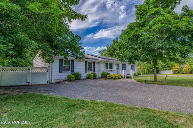 32 Brookside Drive, Howell, NJ 07731