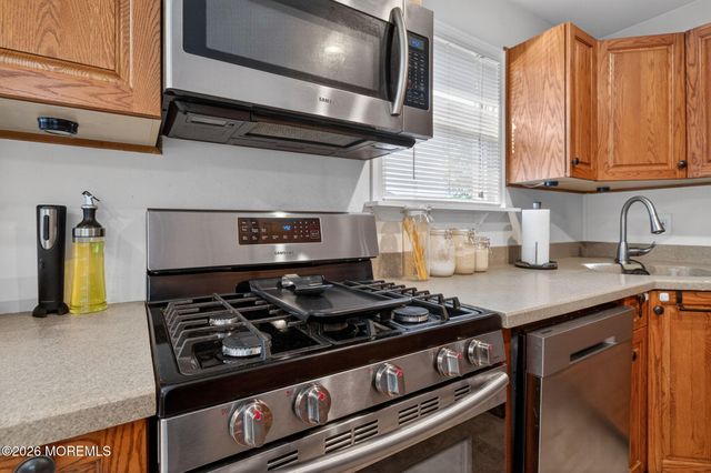 32 Brookside Drive, Howell, NJ 07731