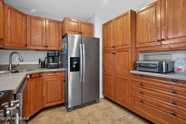 32 Brookside Drive, Howell, NJ 07731