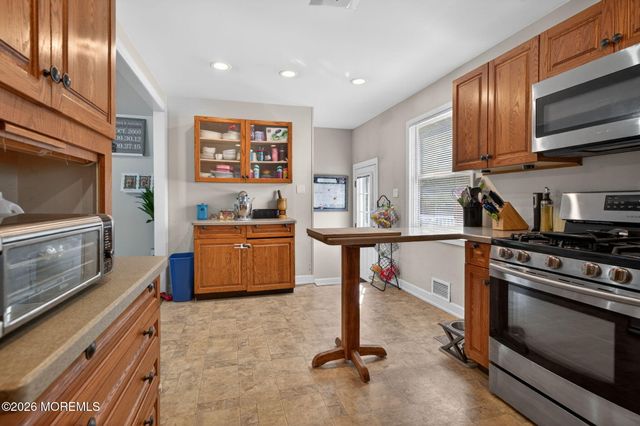 32 Brookside Drive, Howell, NJ 07731
