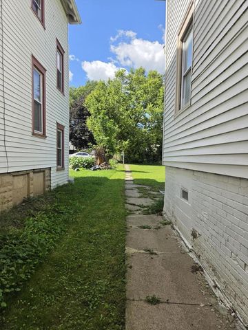 1525 N 39th STREET, Milwaukee, WI 53208