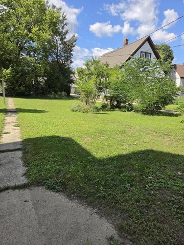1525 N 39th STREET, Milwaukee, WI 53208