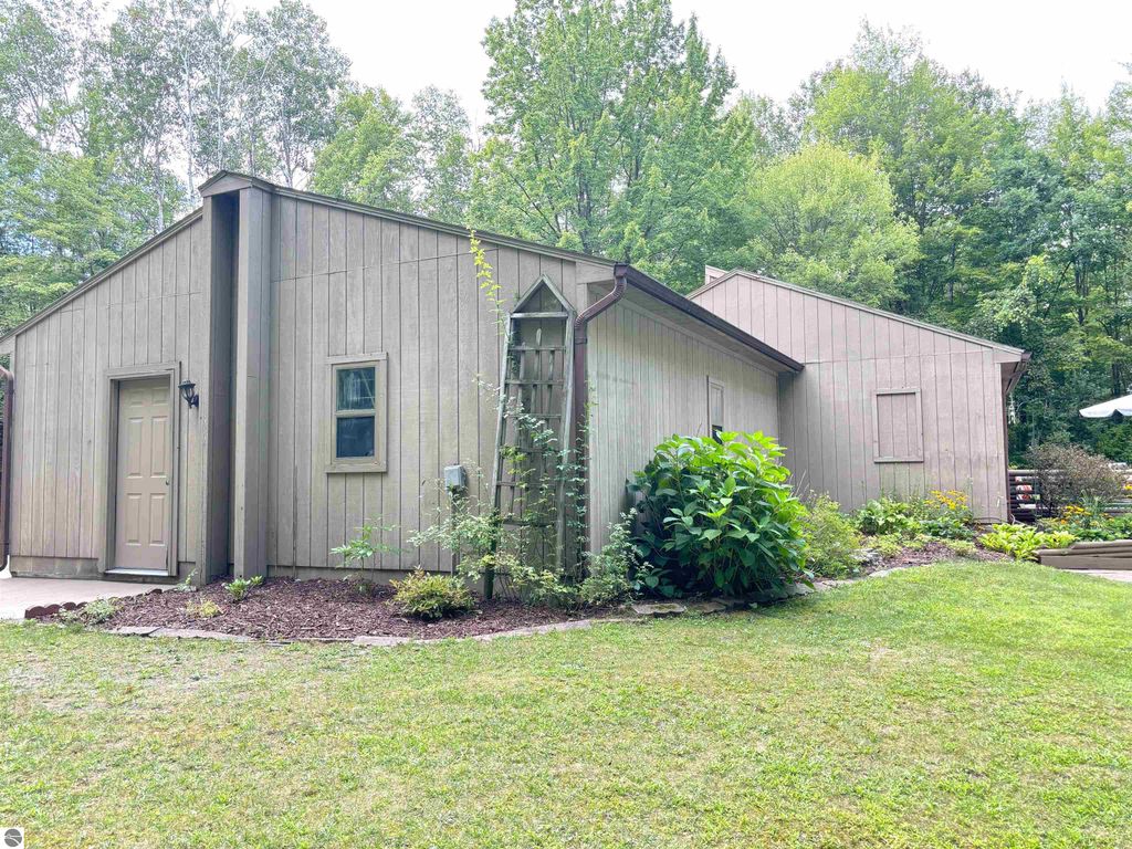 Image 13 of property listing at 6849 E Baseline Road, Mt Pleasant, MI 48858