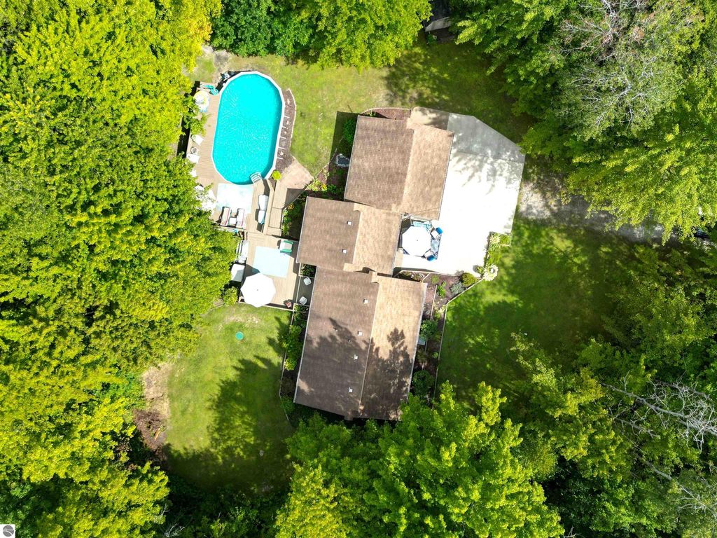 Image 4 of property listing at 6849 E Baseline Road, Mt Pleasant, MI 48858