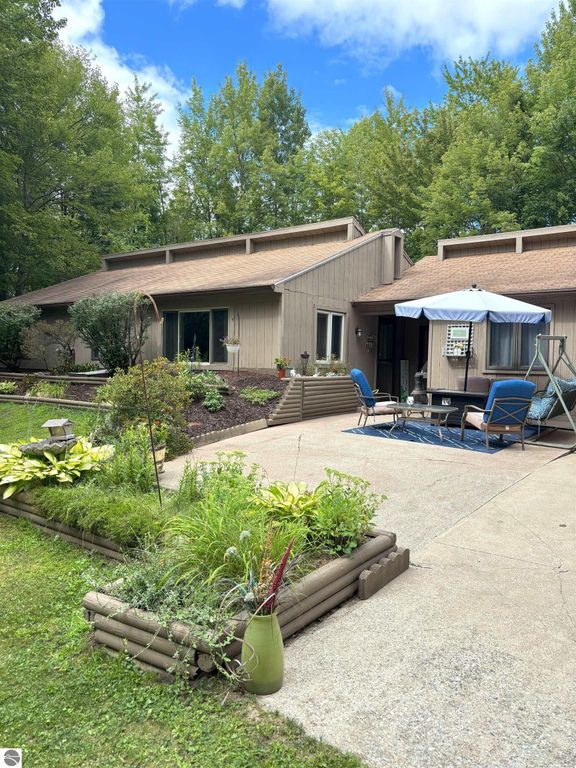 Image 6 of property listing at 6849 E Baseline Road, Mt Pleasant, MI 48858