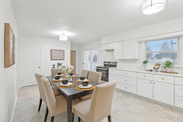 2432 Skyline DRIVE, Beloit, WI 53511