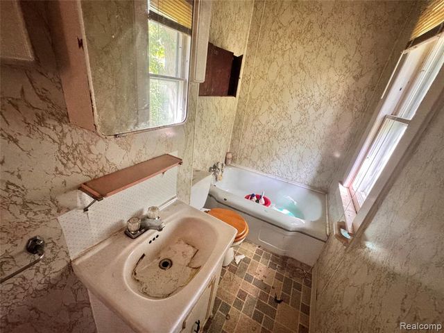 414 S Bates Street, Saginaw, MI 48602