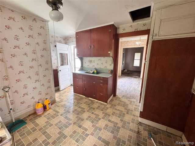414 S Bates Street, Saginaw, MI 48602