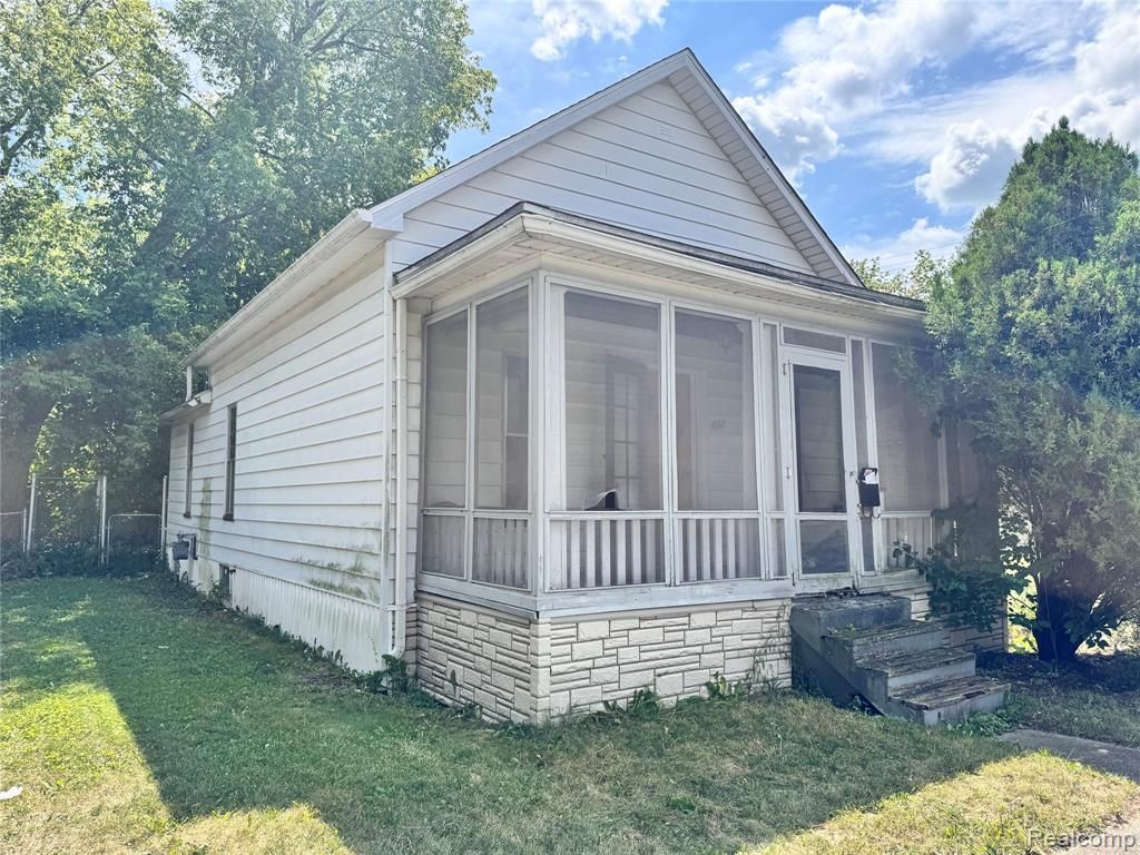 414 S Bates Street, Saginaw, MI 48602